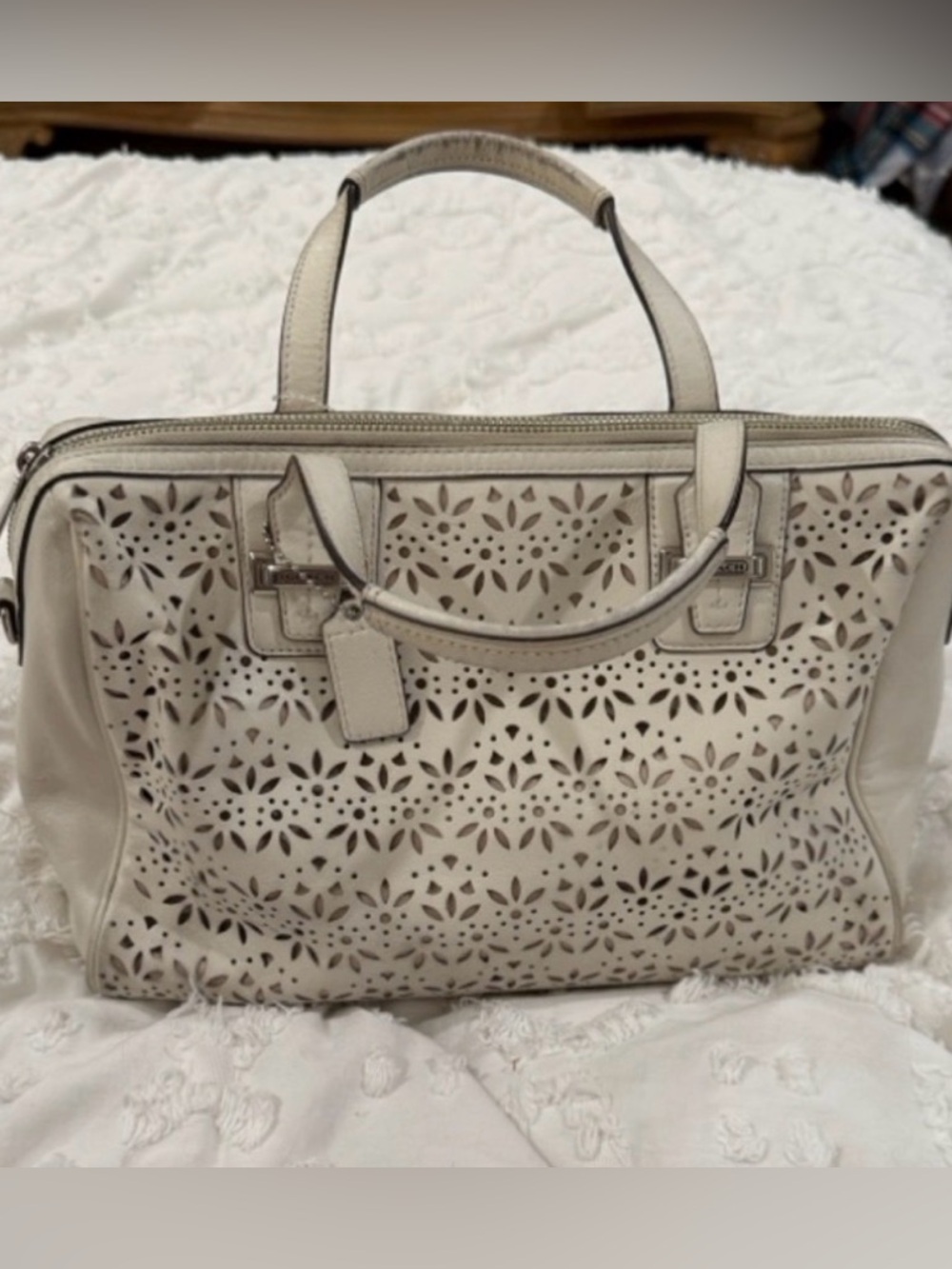Coach Taylor Perforated Putty
White Leather Satchel
12"L x x x8"H - Picture 2 of 13